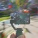 DJI Osmo Pocket 3 capturant une scène dynamique.