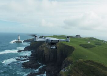 Drone survolant paysage breton