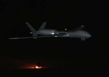 Drone ukrainien attaquant une cible militaire russe