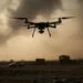 Drone survole un paysage de guerre en Syrie.