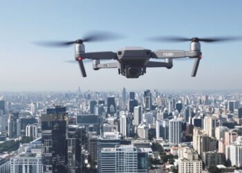 Drone volant au-dessus d'un paysage urbain