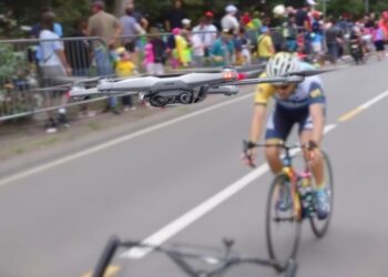 Course cycliste, drones, sécurité, foule