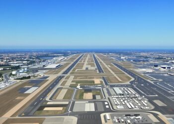 Paysage aérien de Bordeaux Mérignac avec des pistes