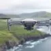 Drones volant au-dessus d'un paysage irlandais.