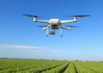 Drones survolant des champs agricoles verdoyants.