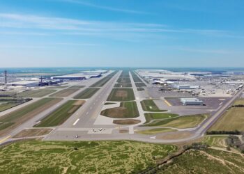 Aérodrome de Nancy Ochey avec avions sur le tarmac