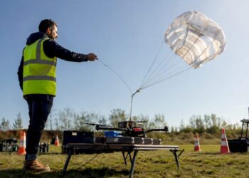 Un système de parachute pour drone est actuellement en phase de test en extérieur.