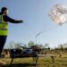 Un système de parachute pour drone est actuellement en phase de test en extérieur.