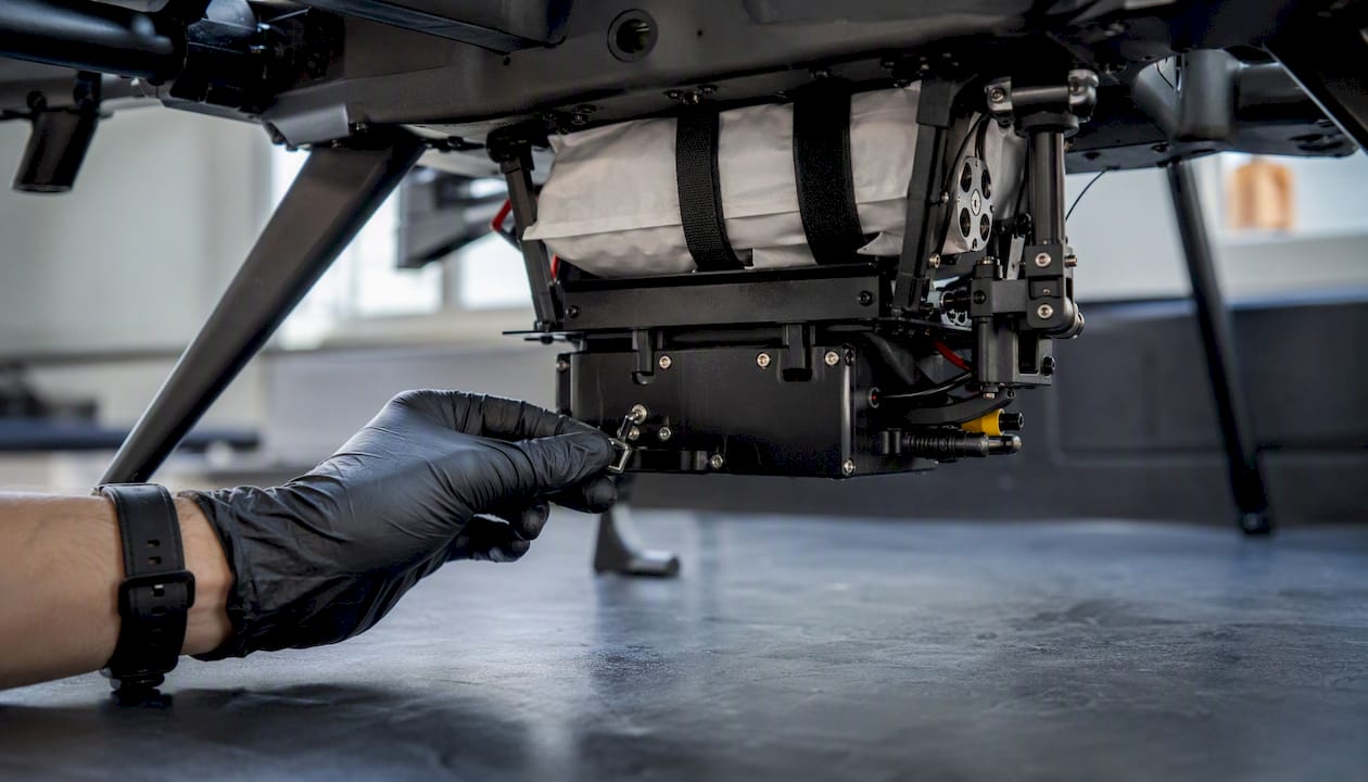 Zoom sur le système de parachute et de coupure d'alimentation d'un drone