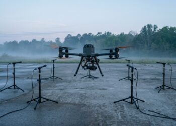 Bruit drone : mesure acoustique d'un drone entouré de microphones