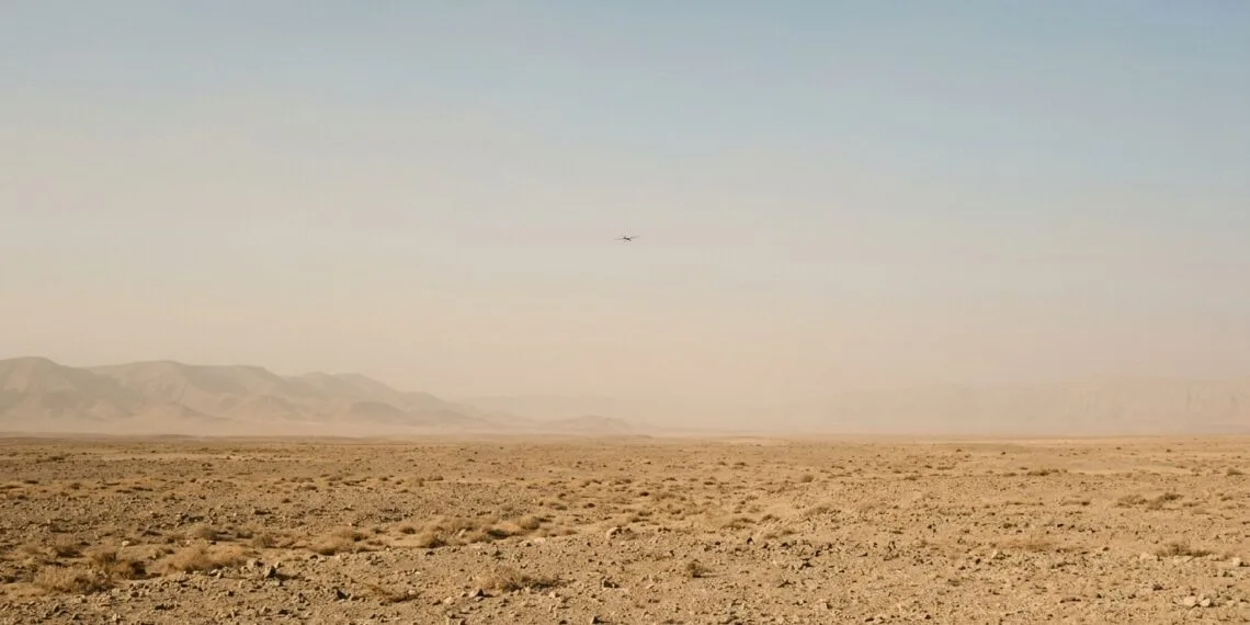 Harmattan AI : drone IRIFI au-dessus d'un désert