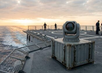 Laser anti-drone : arme à énergie dirigée face à un drone